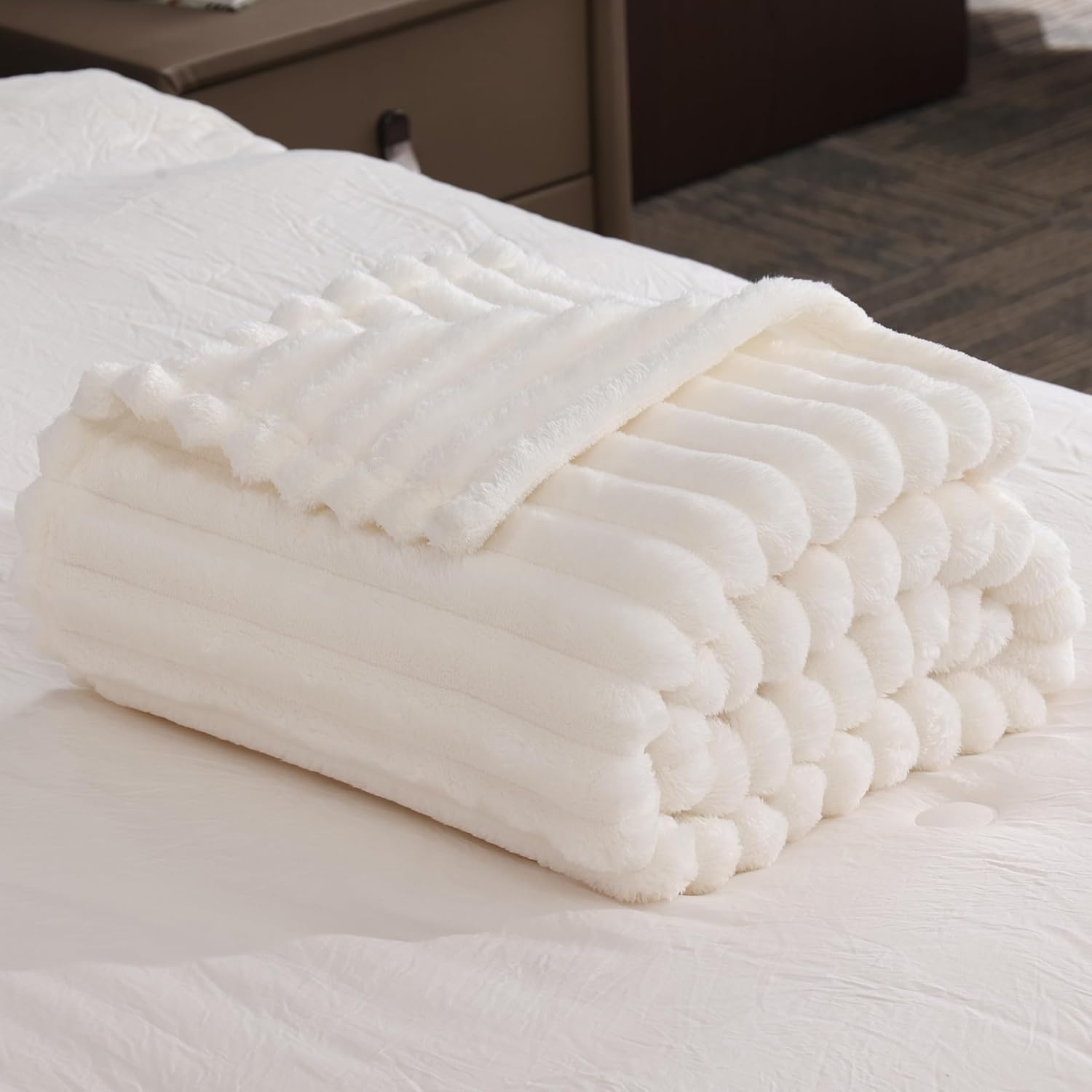 Fluffy Fuzzy White Fleece Striped Throw Blanket for Living Room Bedroom Couch 60X80 Soft Thick Throw Blanket Decorative Blanket Home Décor