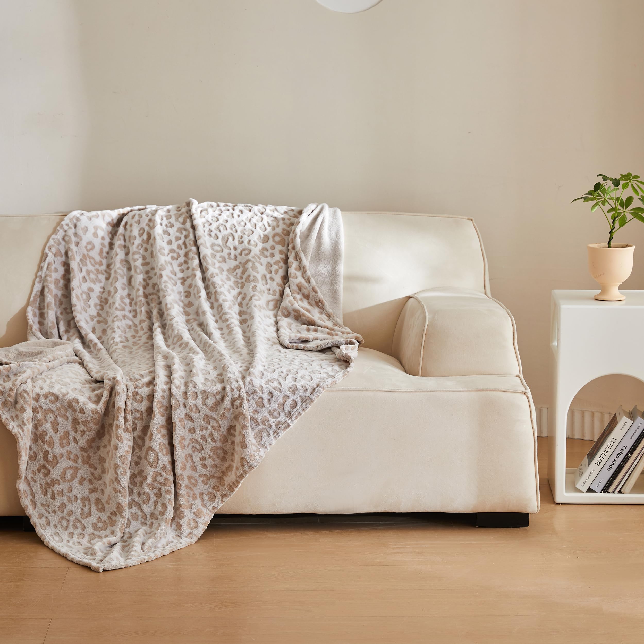 Simple&Opulence Teal Fleece Throw Blanket Lightweight Super Soft Cozy Flannel Blanket with Wave Textured for Sofa Couch Bedroom Decor Camping 50x60 Inches All Season Use（Wave Teal