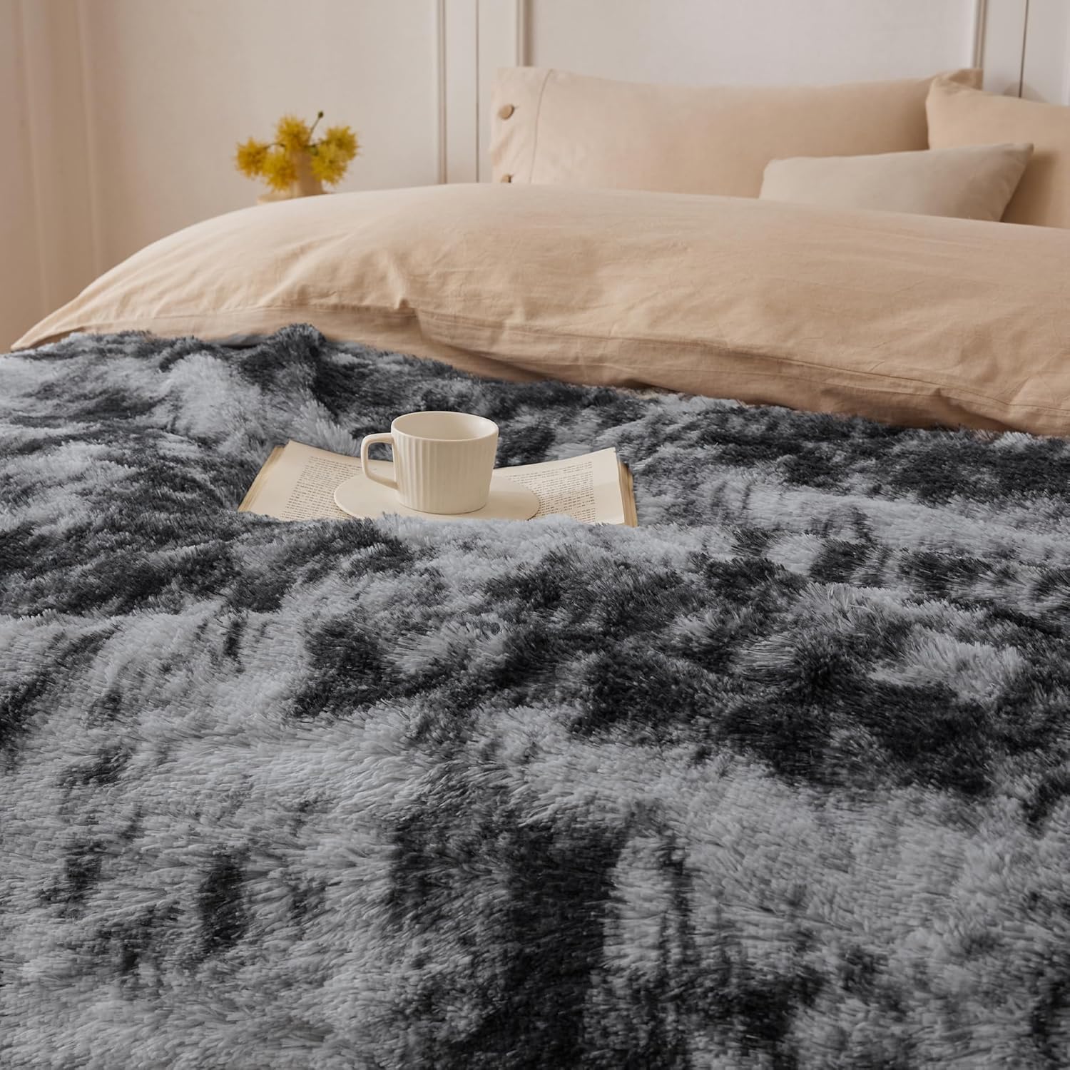 COOVA Ultra Soft Faux Fur Throw Blanket – Fuzzy Fluffy Cozy Microfiber Blankets, Warm Thick Plush Sherpa Fleece Throw Blanket for Couch,Bed,Sofa,Ideal Gift for Women.(Tie Dye Grey, 50"x60")