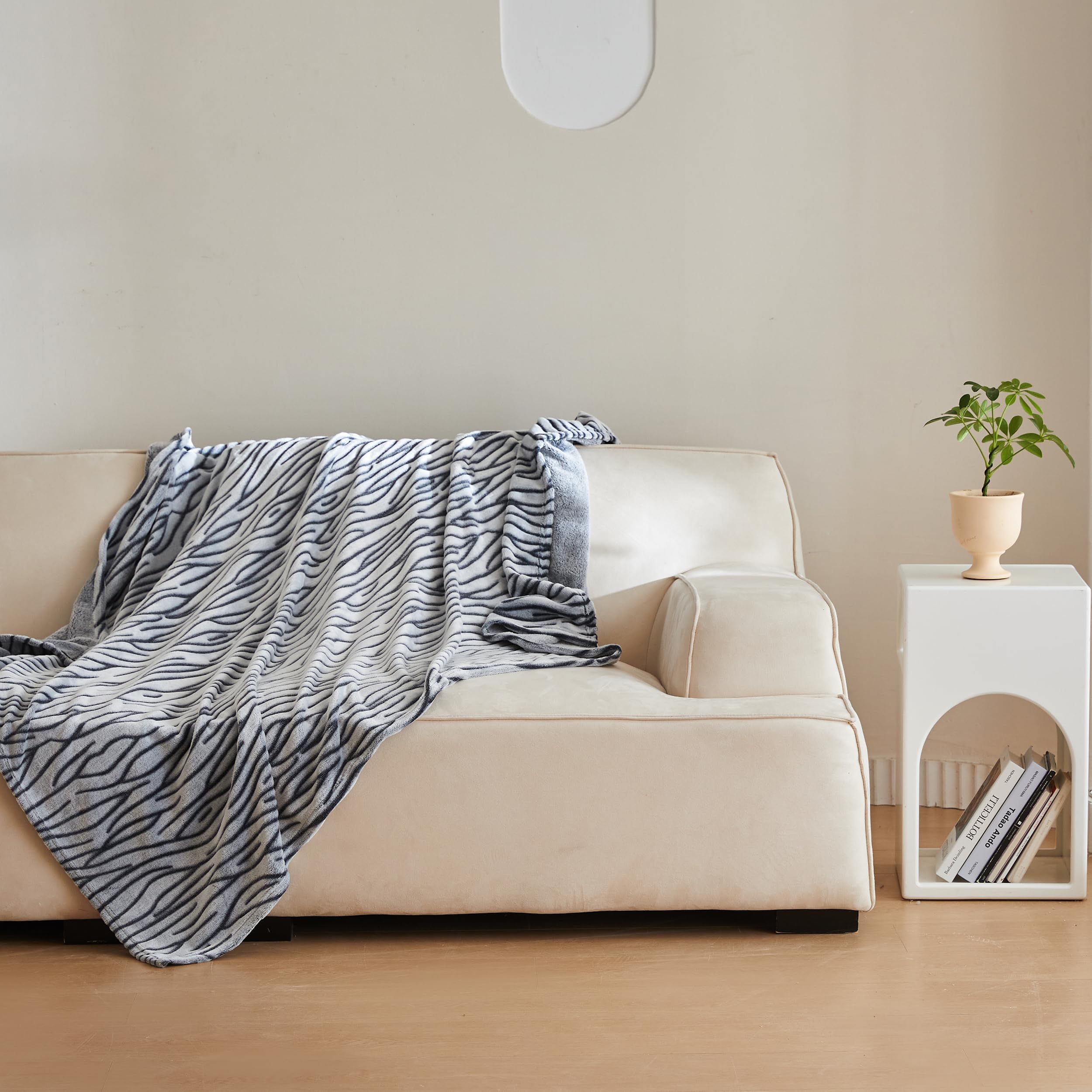 Simple&Opulence Teal Fleece Throw Blanket Lightweight Super Soft Cozy Flannel Blanket with Wave Textured for Sofa Couch Bedroom Decor Camping 50x60 Inches All Season Use（Wave Teal