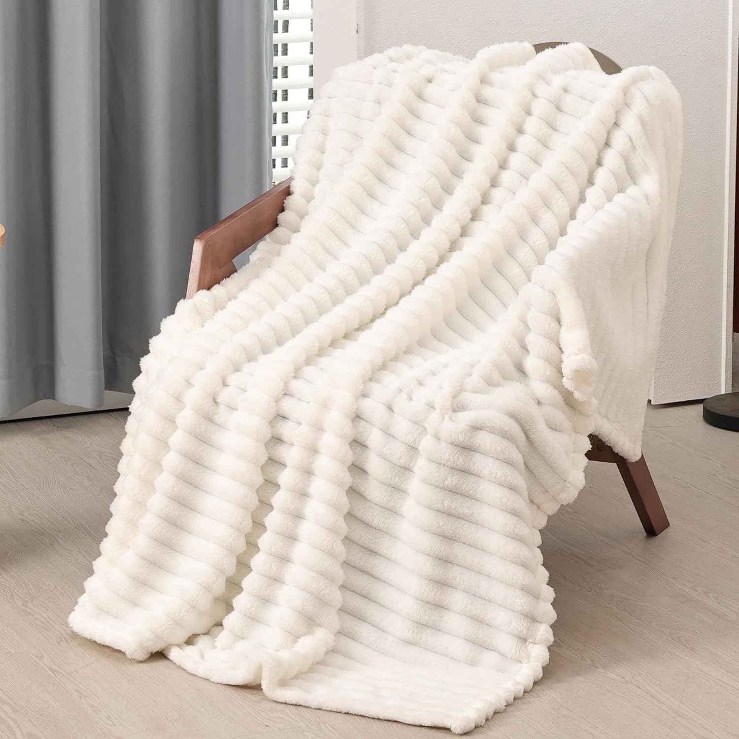Fluffy Fuzzy White Fleece Striped Throw Blanket for Living Room Bedroom Couch 60X80 Soft Thick Throw Blanket Decorative Blanket Home Décor